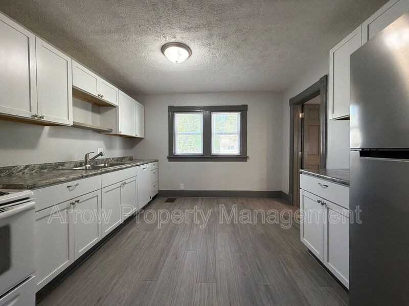 2434 W St - Photo 4 of 11