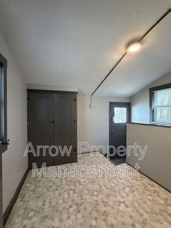 2434 W St - Photo 5 of 11