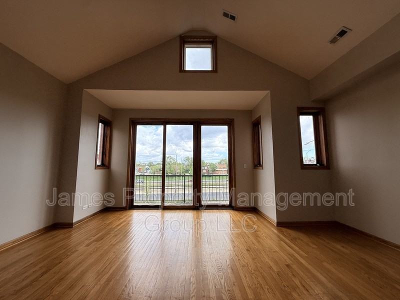 2731 W Congress Pkwy - Photo 2 of 10