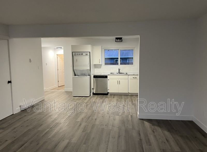 2-3713 24th Ave - Photo 2 of 10