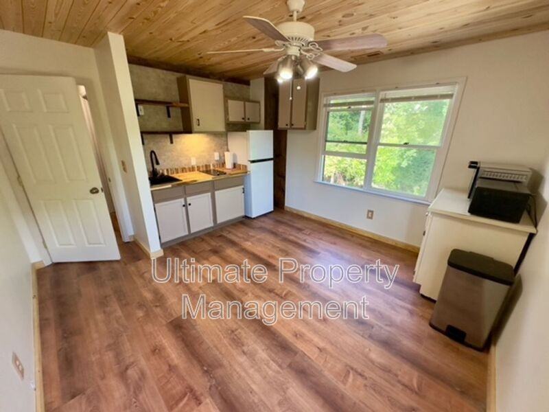 129 Darby St - Photo 5 of 17