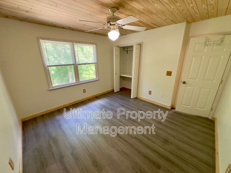 129 Darby St - Photo 7 of 17