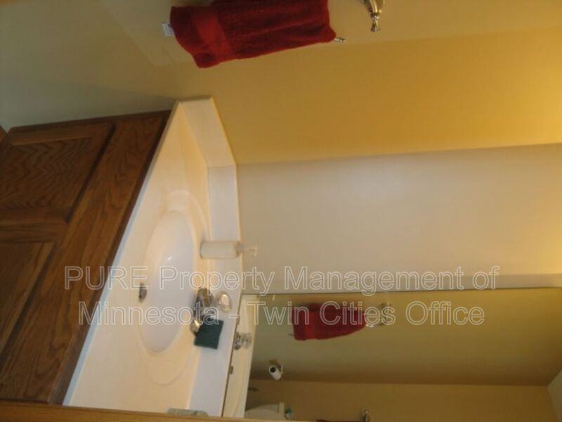 4985 Grenwich Ave N - Photo 6 of 11