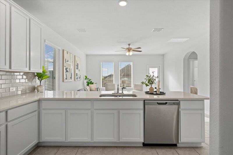 168 Ginger St - Photo 5 of 39