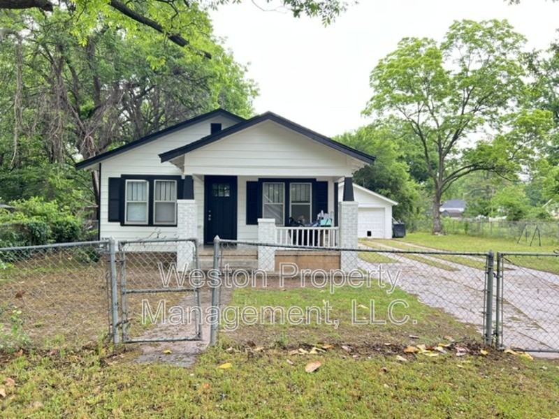 1016 E 10th St - Photo 2 of 9