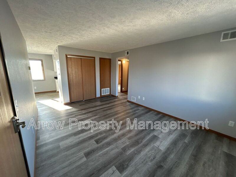 2481 E Pkwy #20 - Photo 2 of 9