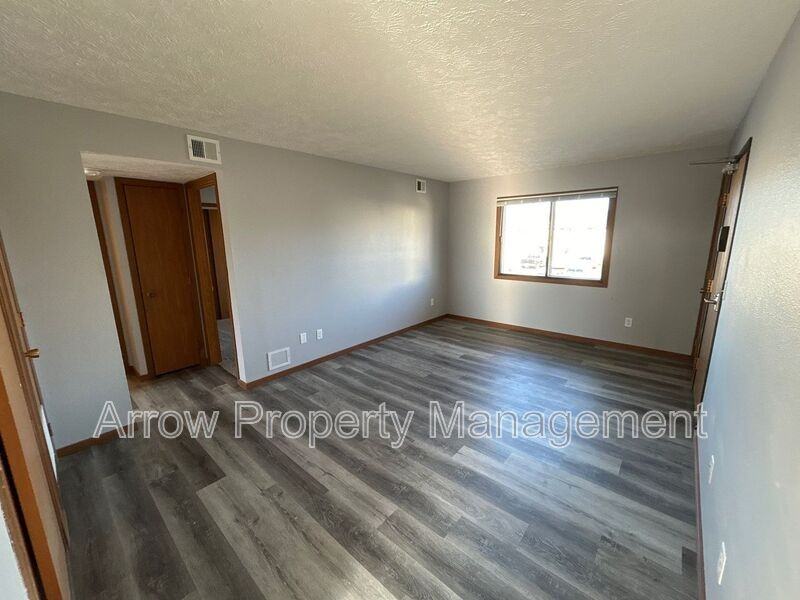 2481 E Pkwy #20 - Photo 3 of 9