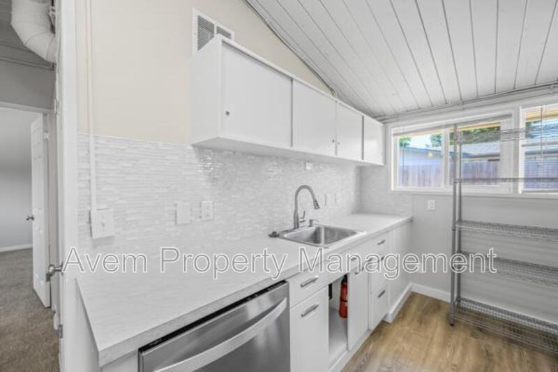 13688 Nw Mill Creek Dr - Photo 7 of 12