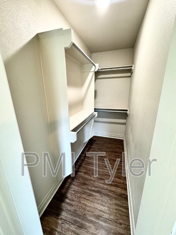 1816 W Oakwood St - Photo 3 of 14