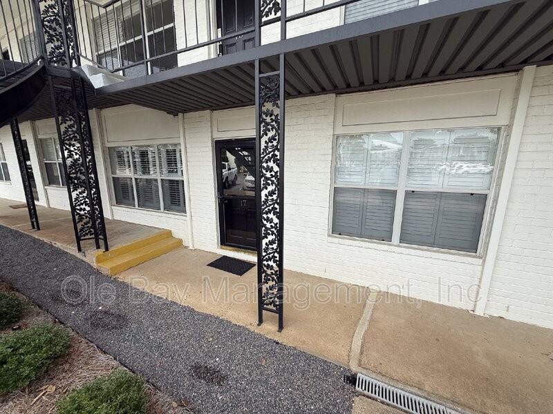 4009 Old Shell Rd #C17 - Photo 2 of 9