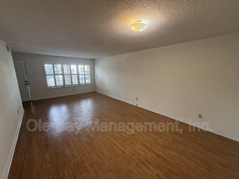 4009 Old Shell Rd #C17 - Photo 4 of 9