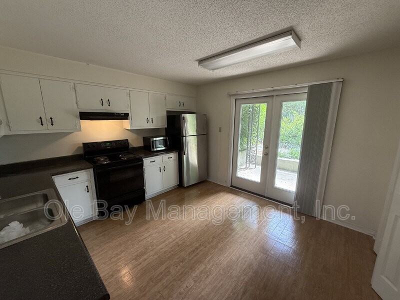 4009 Old Shell Rd #C17 - Photo 5 of 9
