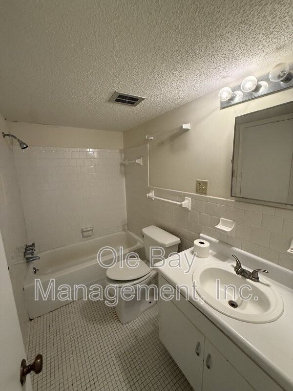 4009 Old Shell Rd #C17 - Photo 6 of 9