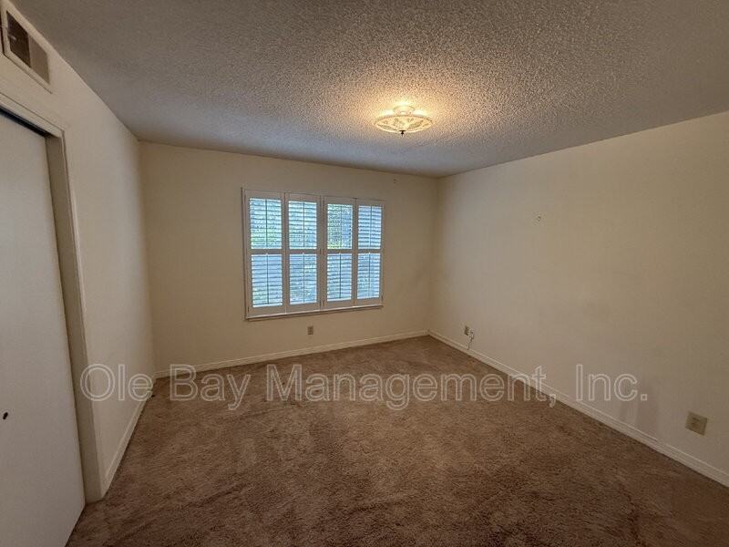 4009 Old Shell Rd #C17 - Photo 7 of 9