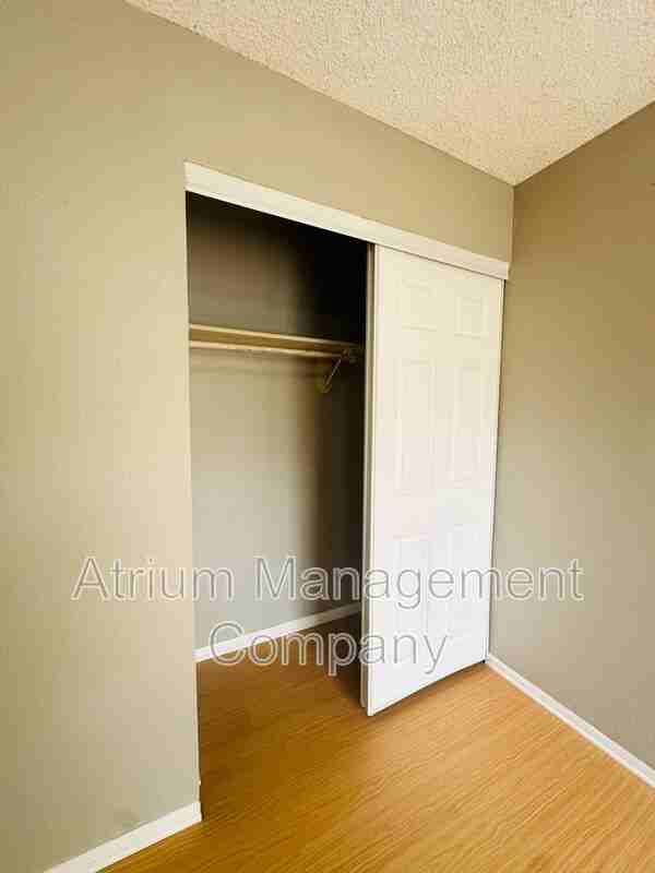 421 S Hawthorn Cir - Photo 5 of 13