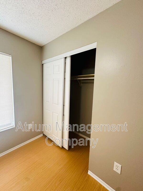 421 S Hawthorn Cir - Photo 7 of 13