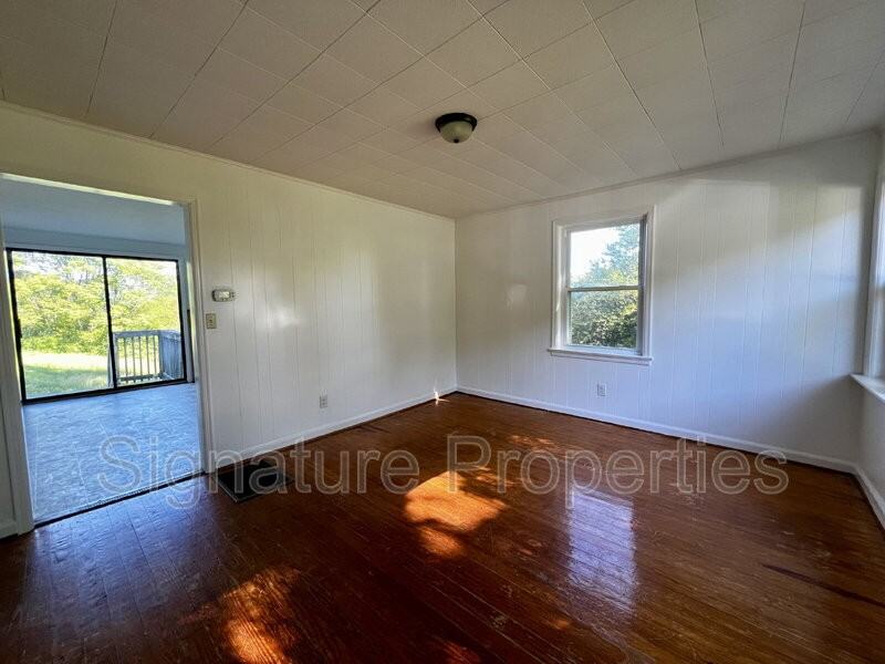 414 Bryant Rd - Photo 5 of 12