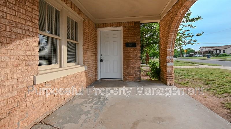 2201 Glen Ellyn St - Photo 3 of 23