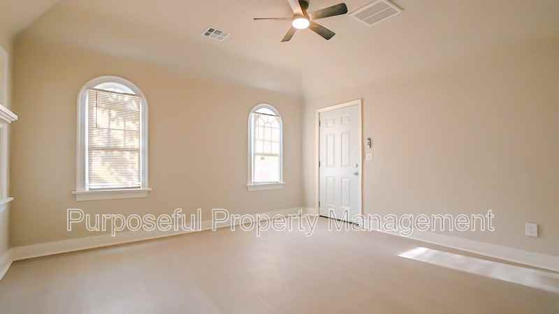 2201 Glen Ellyn St - Photo 7 of 23