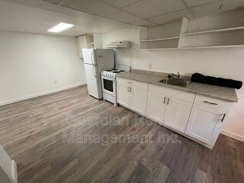 339 Marks St N #4