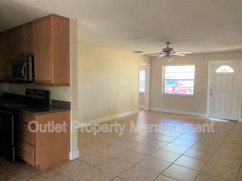 14122 Newcomb Ave - Photo 2 of 9