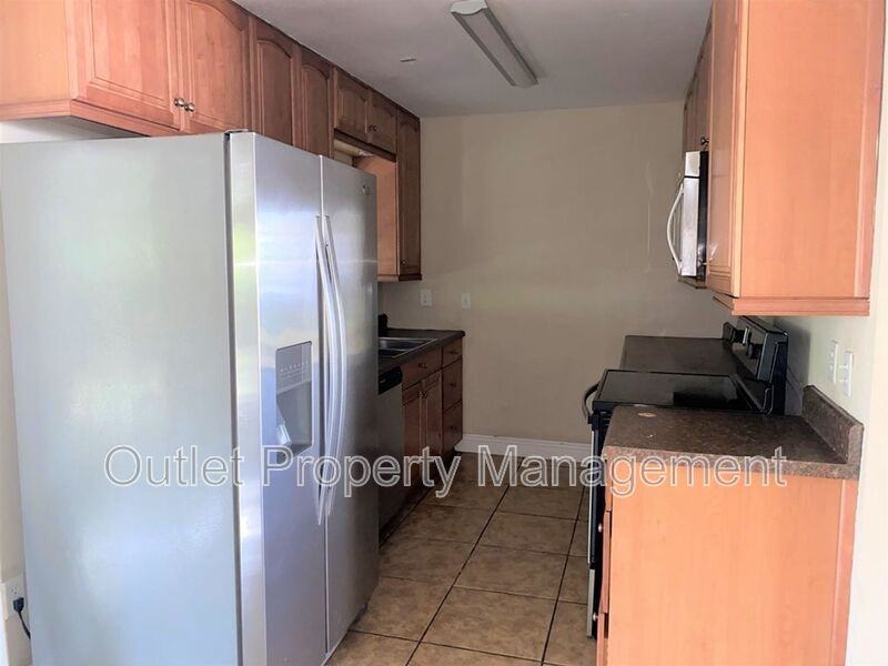 14122 Newcomb Ave - Photo 3 of 9