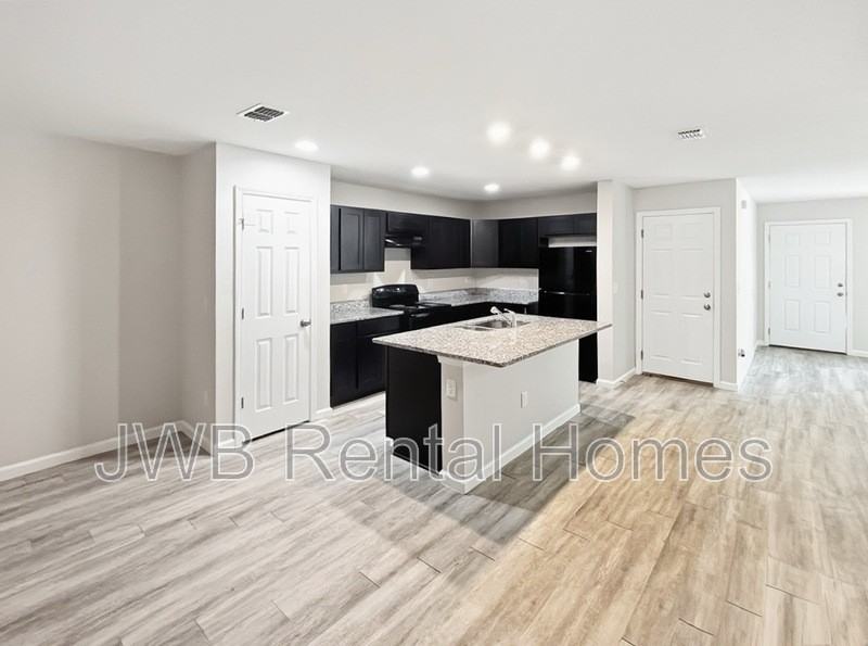 1209 Ellis Rd S - Photo 2 of 26