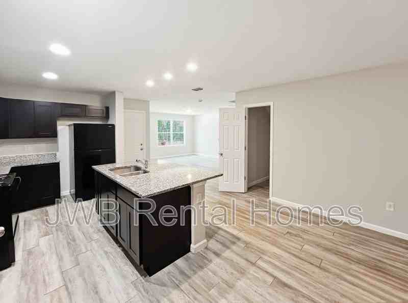 1209 Ellis Rd S - Photo 3 of 26