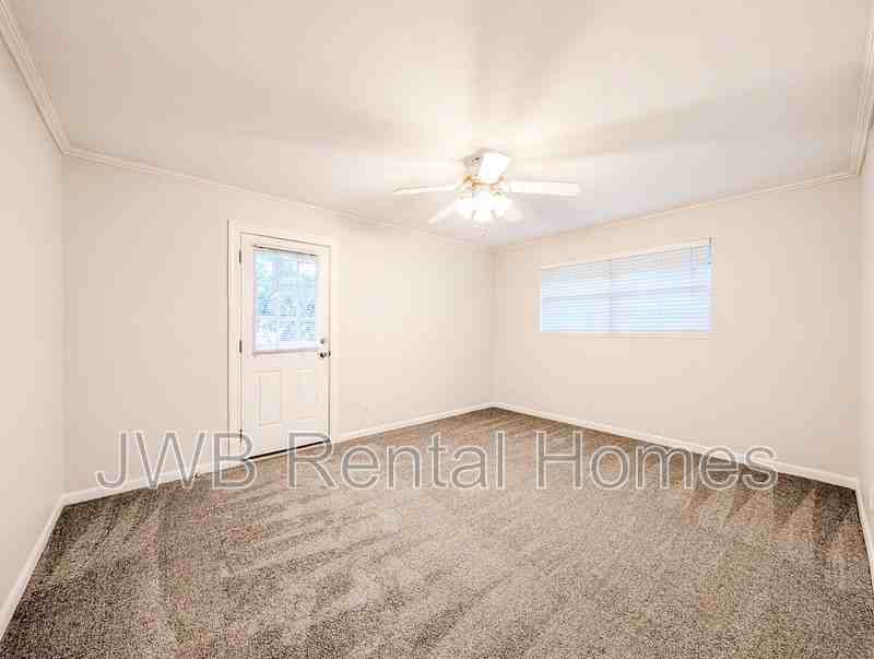 2725 Herschel St - Photo 6 of 17