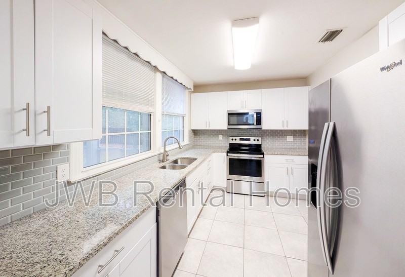 5158 Park St - Photo 2 of 19