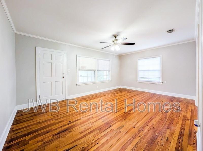 5158 Park St - Photo 5 of 19