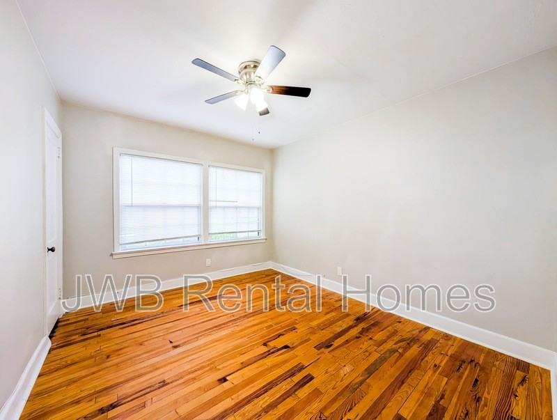 5158 Park St - Photo 6 of 19