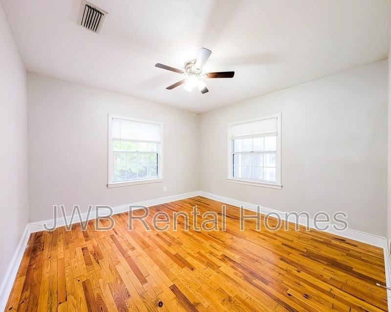 5158 Park St - Photo 7 of 19