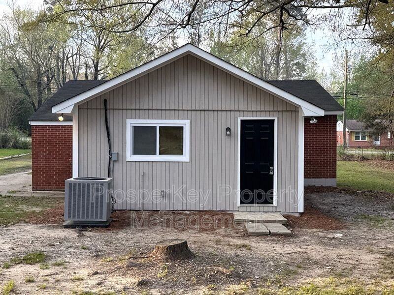4723 Harbin St - Photo 5 of 16