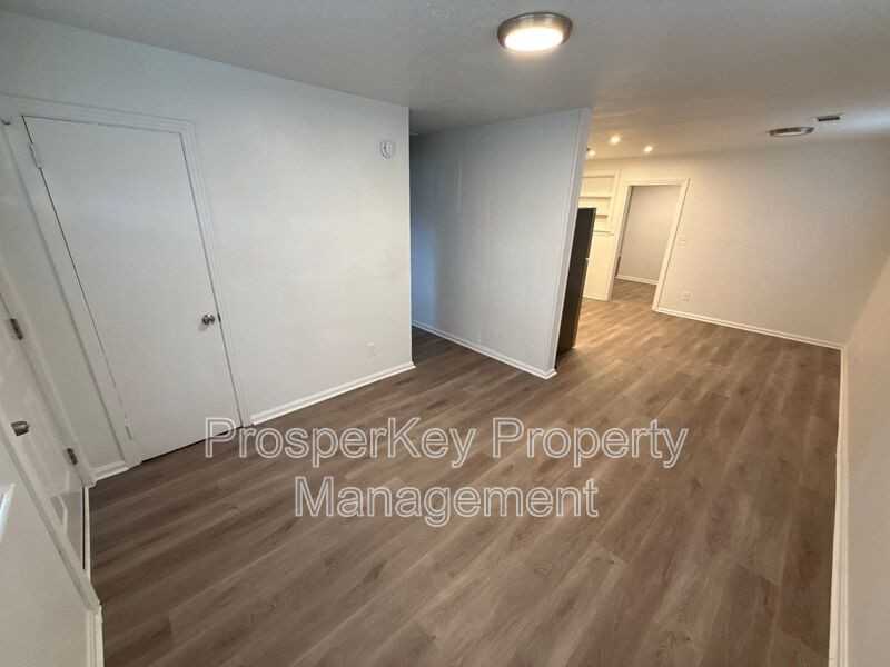 4723 Harbin St - Photo 6 of 16