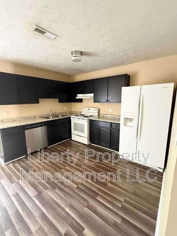 5752 Aftonshire Dr - Photo 3 of 10