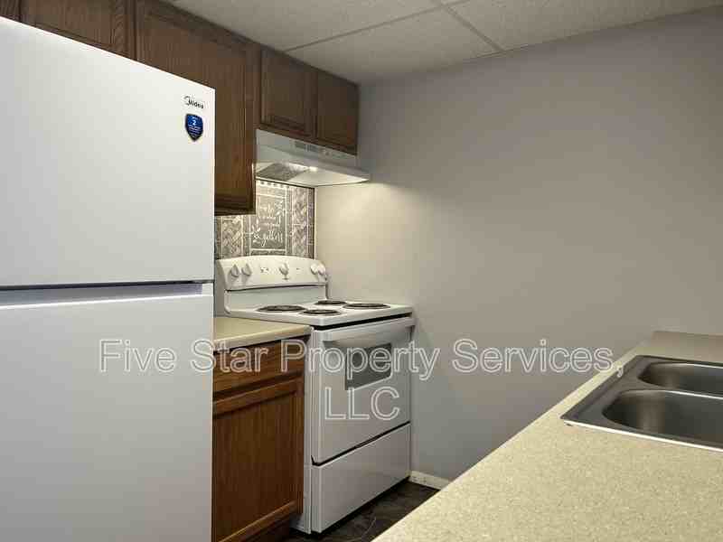201 W Allen St #211 - Photo 4 of 11