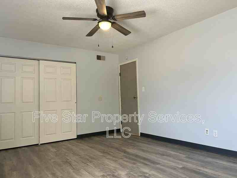 201 W Allen St #211 - Photo 7 of 11