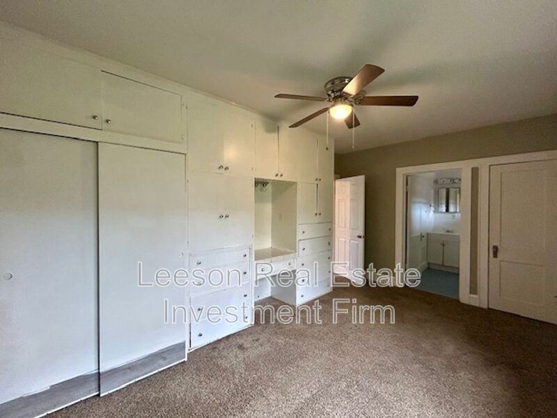 1101 College St - Photo 7 of 11