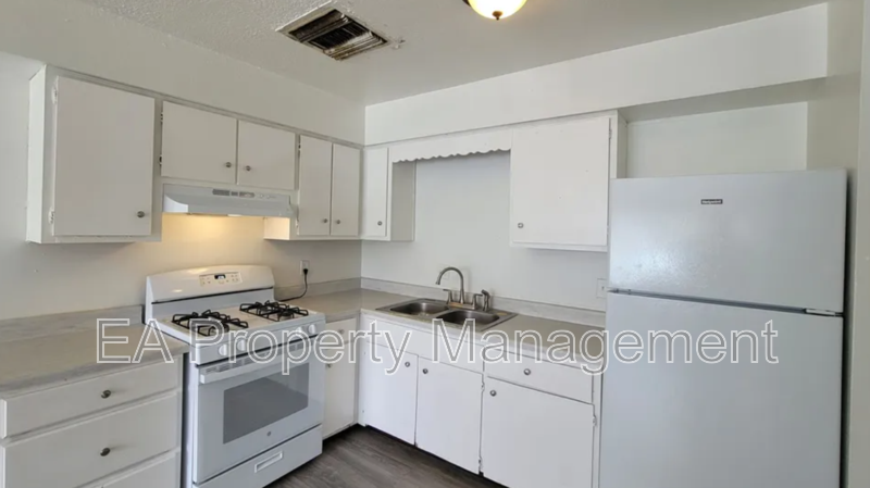 332 Grove St Se #3 - Photo 2 of 8