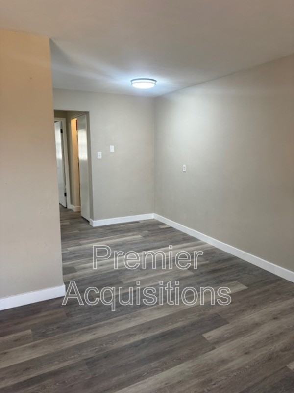1101 S 74th St #8 - Photo 4 of 9