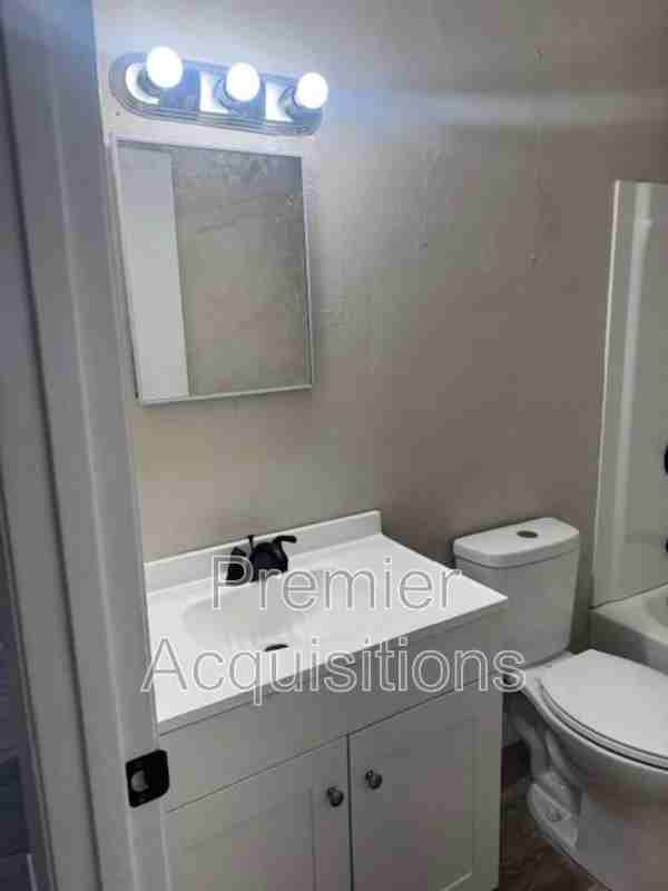 1101 S 74th St #8 - Photo 6 of 9