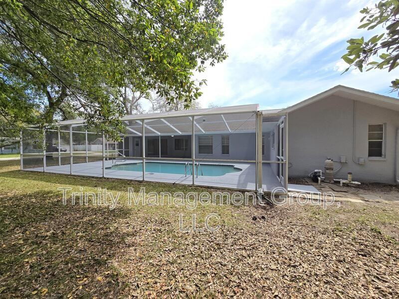 7409 Balsam St - Photo 3 of 34