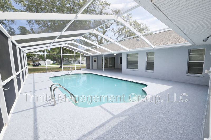 7409 Balsam St - Photo 4 of 34
