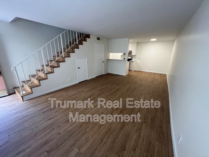 2713 Montrose Ave #4 - Photo 4 of 17