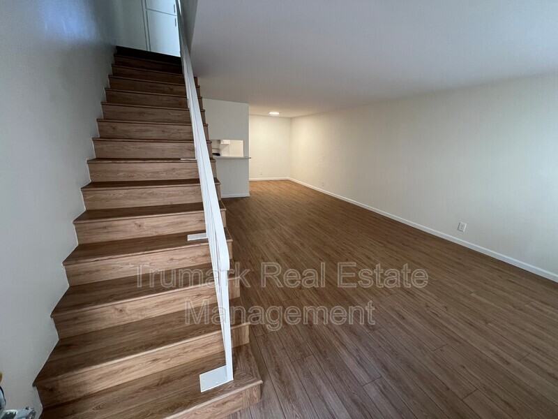 2713 Montrose Ave #4 - Photo 5 of 17