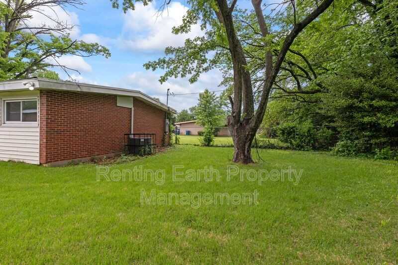 6452 Evergreen Blvd - Photo 3 of 34