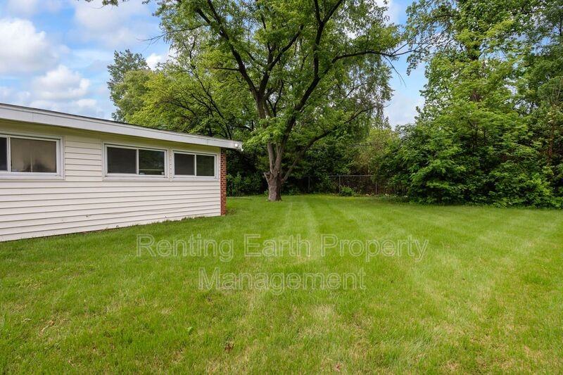 6452 Evergreen Blvd - Photo 5 of 34