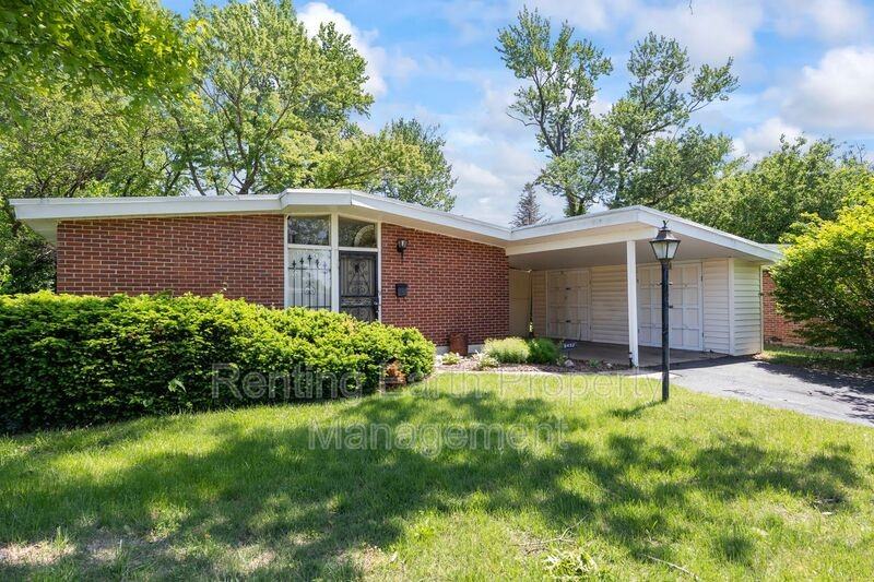 6452 Evergreen Blvd - Photo 6 of 34
