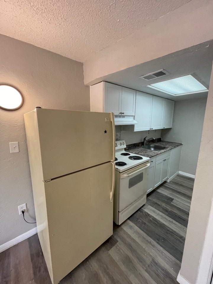 2266 Altamont Ave (Allen St) - Photo 3 of 10
